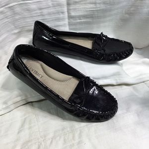 Ellen Tracy loafers, size 6.5M, patent leather, bow tie front
